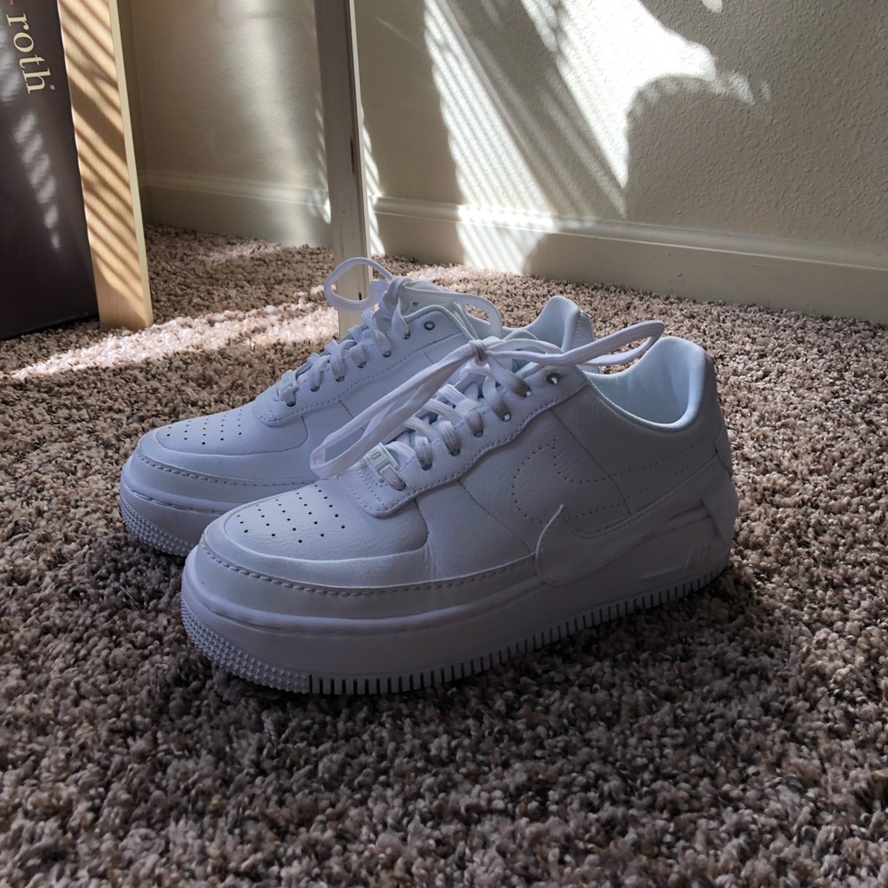 Women’s 7.5 Nike jesters :)